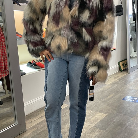 Beautiful fur coat - Picture 2 of 5